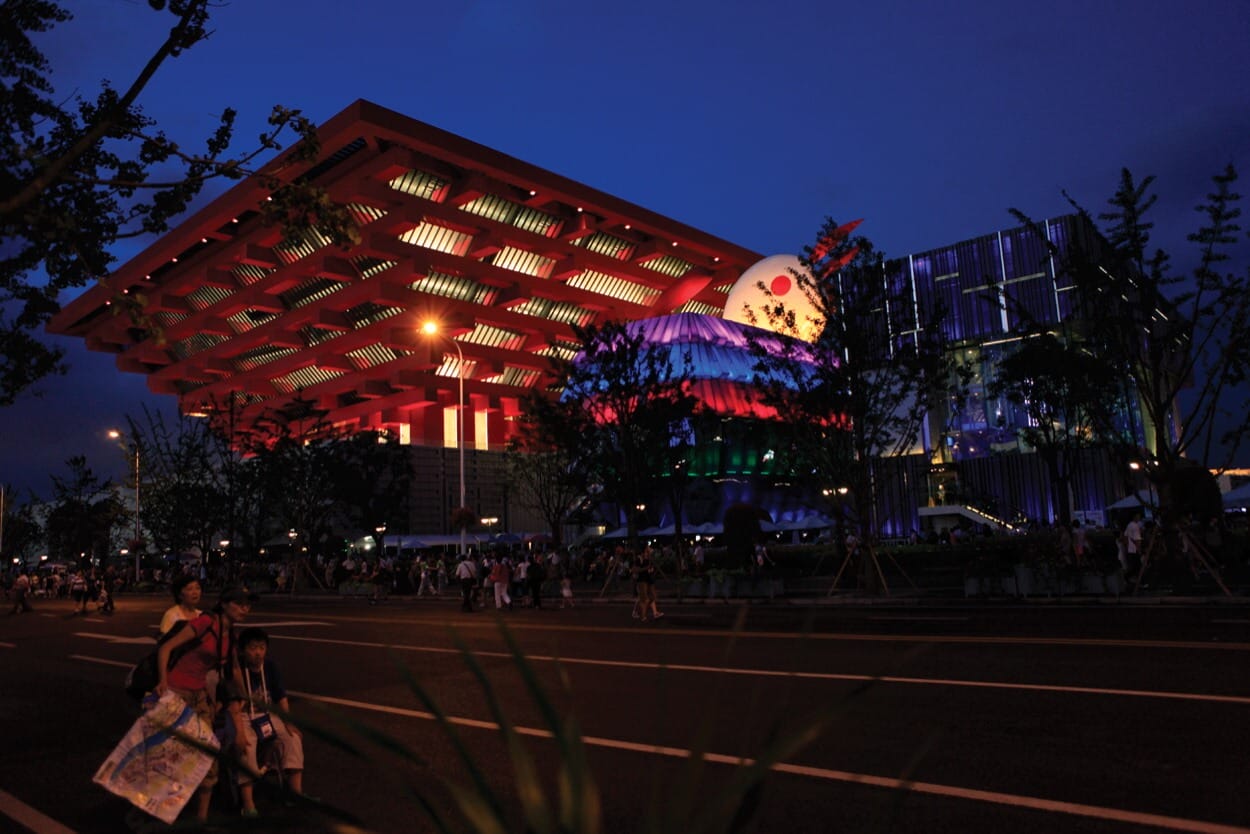 Macao&rsquo;s Imperial Jade Rabbit Pavilion (centre) and its proximity to the Chinese Pavilion (left).